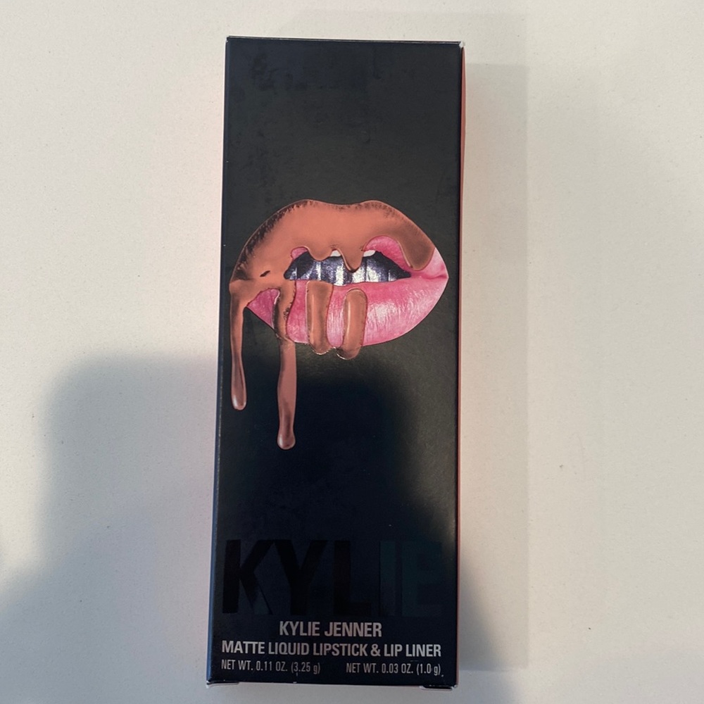 Kylie Jenner matte liquid lipstick and lip liner